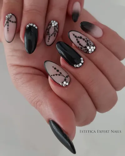 Kobieta z pazurem (Estetica Expert Nails)